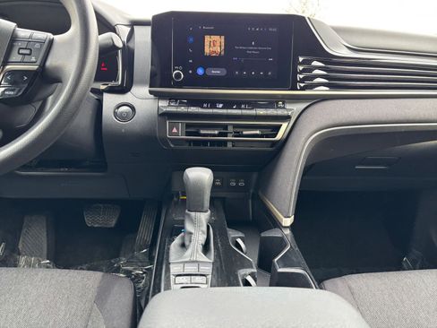 Used 2025 Toyota Camry LE image 18