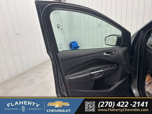 Used 2017 Ford Escape SE image 9