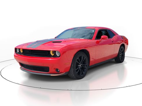 Used 2017 Dodge Challenger SXT Plus image 3