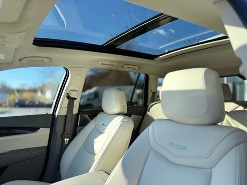 Used 2024 Cadillac XT6 Premium Luxury image 12