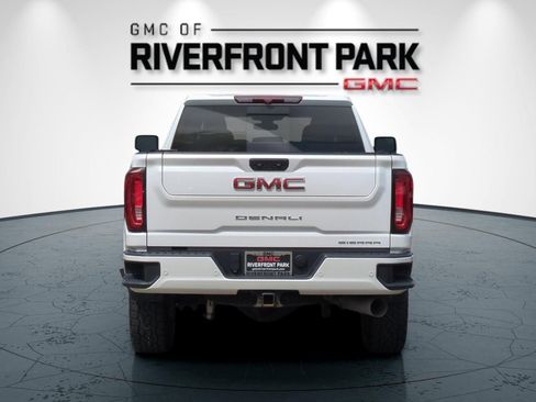 Used 2022 GMC Sierra 3500 Denali AWD/4WD image 4