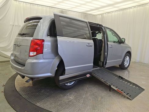 Used 2019 Dodge Grand Caravan SXT FWD image 24