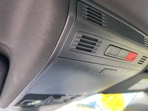 Used 2018 Volkswagen Golf R 4-Door image 26