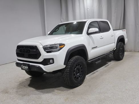 Used 2022 Toyota Tacoma TRD Off-Road w/ TRD Premium Off Road Package AWD/4WD image 8