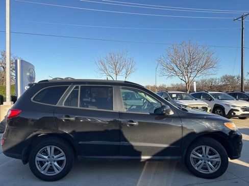 Used 2011 Hyundai Santa Fe SE image 2
