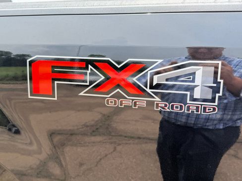Used 2019 Ford F250 Lariat w/ Lariat Ultimate Package AWD/4WD image 17