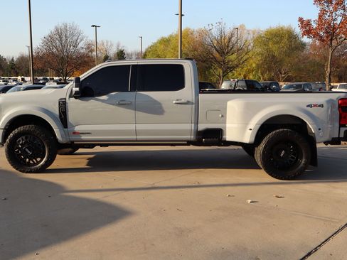 Used 2025 Ford F450 Platinum image 9