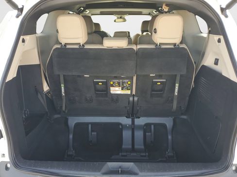 Used 2022 Toyota Sienna XLE w/ XLE Plus Package FWD image 9