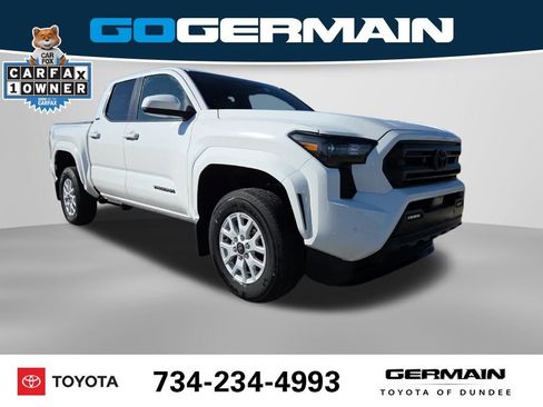 Used 2025 Toyota Tacoma SR5 image 5
