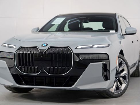 Used 2024 BMW 740i 740i w/ Premium Package 2 image 3