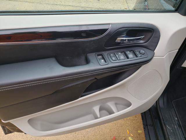 Used 2016 Dodge Grand Caravan SE FWD image 11