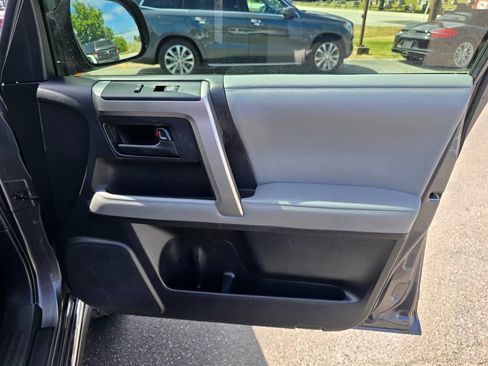 Used 2013 Toyota 4Runner SR5 image 32