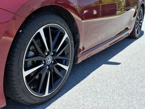Used 2018 Toyota Camry XSE FWD image 10