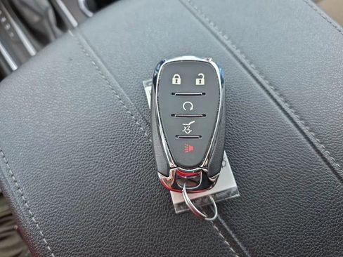 Used 2023 Chevrolet Traverse LT FWD image 36
