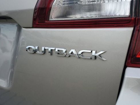 Used 2019 Subaru Outback 2.5i Premium image 7