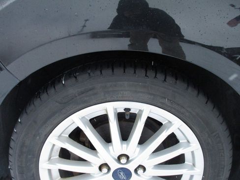 Used 2015 Ford C-MAX SE image 12