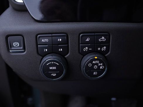 Certified 2025 Chevrolet Silverado 2500 LTZ image 23