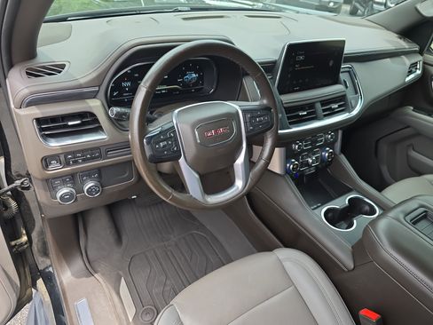 Used 2022 GMC Yukon XL SLT w/ SLT Luxury Package AWD/4WD image 19