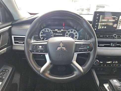 Used 2025 Mitsubishi Outlander SE AWD/4WD image 23
