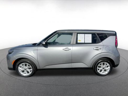 Used 2025 Kia Soul LX w/ LX Technology Package image 9