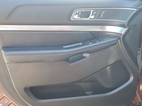 Used 2018 Ford Explorer XLT AWD/4WD image 15