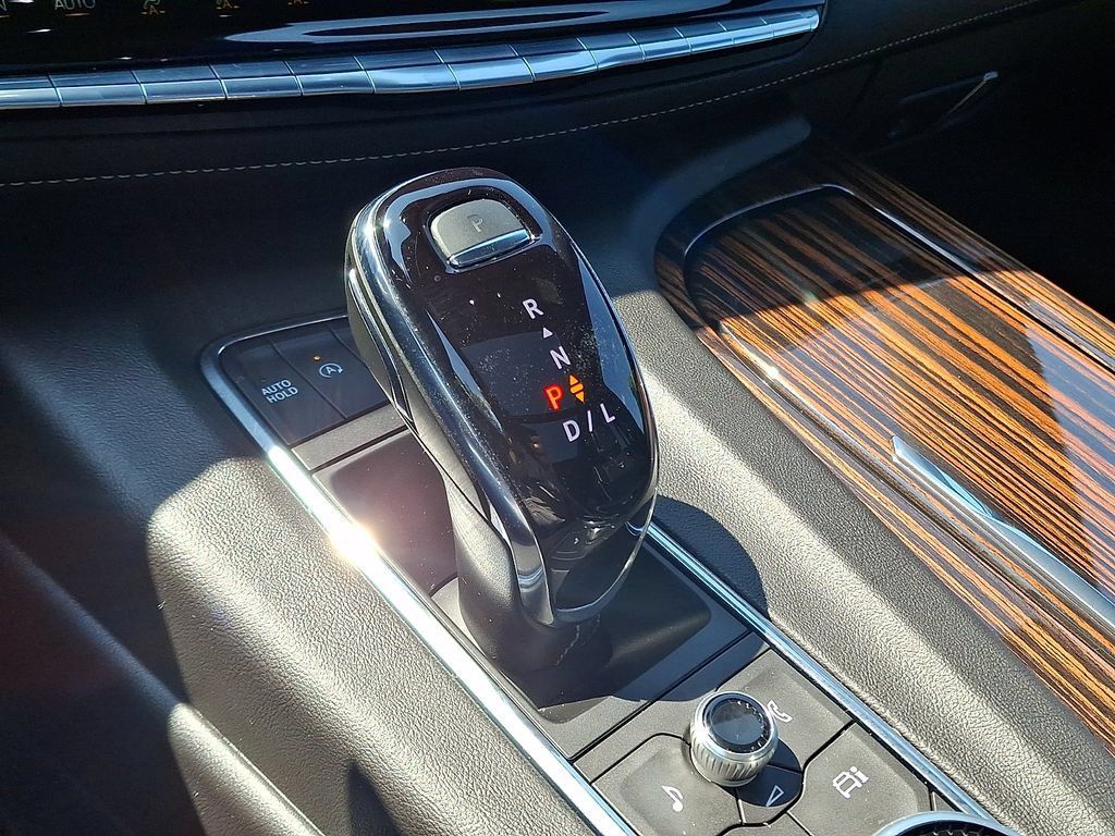 Used 2024 Cadillac Escalade Premium Luxury w/ Performance Package AWD/4WD image 15