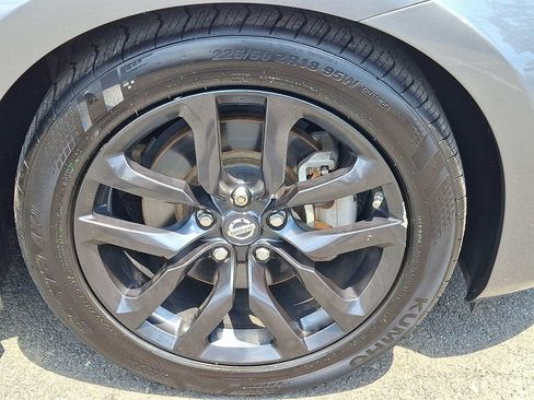 Used 2017 Nissan 370Z Coupe RWD image 9