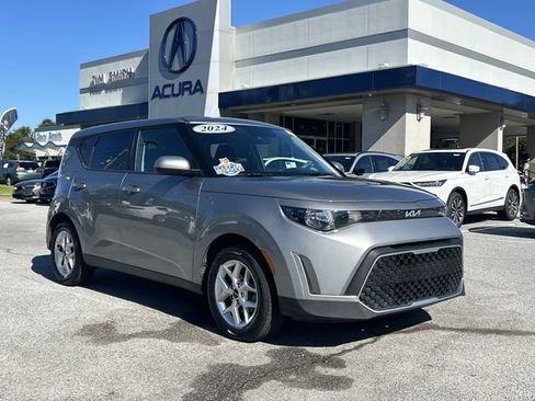 Used 2024 Kia Soul LX w/ Option Group 015 FWD image 2