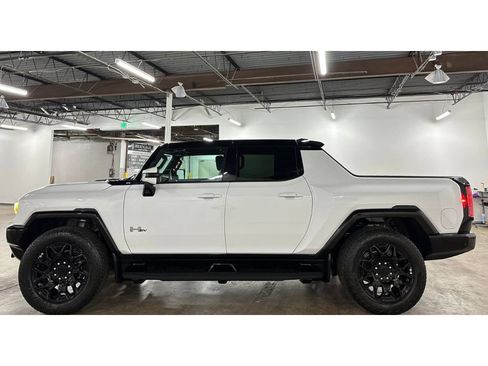 Used 2025 GMC Hummer EV 2X w/ LPO, Dark Essentials Package AWD/4WD image 8