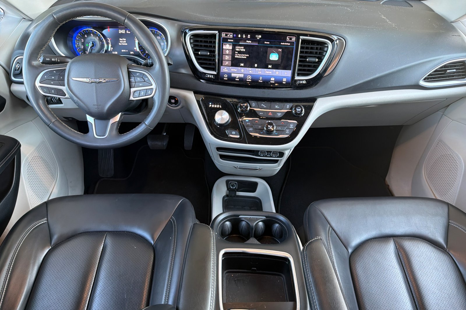 Used 2023 Chrysler Pacifica Touring-L FWD image 17