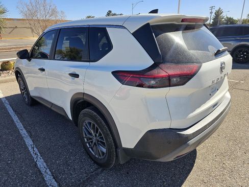 Used 2022 Nissan Rogue S image 3