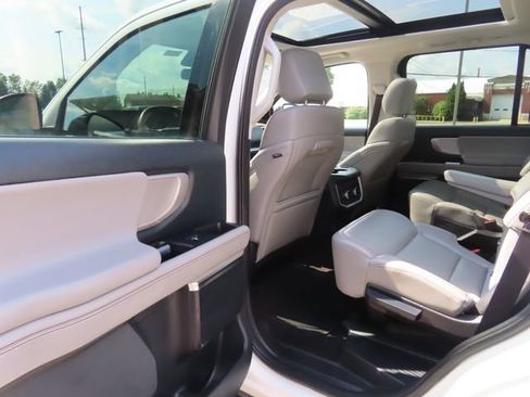 Used 2025 Ford Expedition Active AWD/4WD image 20
