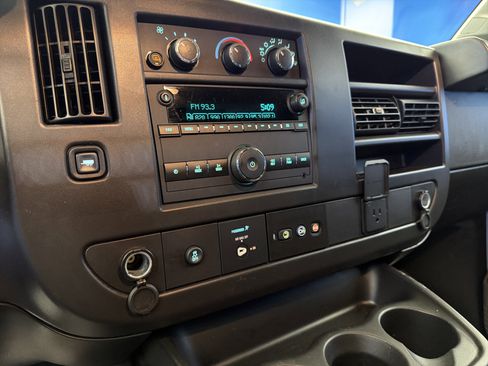 Used 2024 GMC Savana 2500 w/ Driver Convenience Package RWD image 20