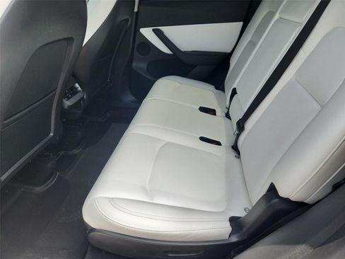 Used 2022 Tesla Model Y Long Range AWD/4WD image 24