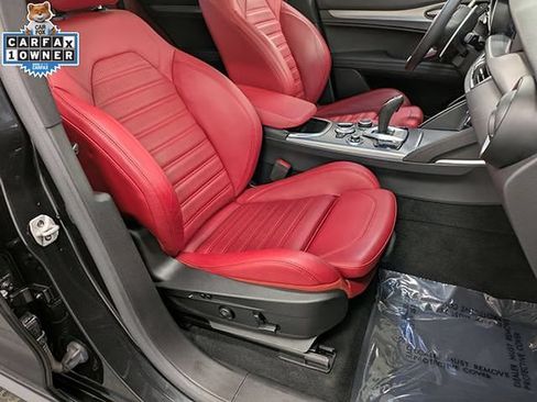 Used 2023 Alfa Romeo Stelvio Veloce AWD/4WD image 31