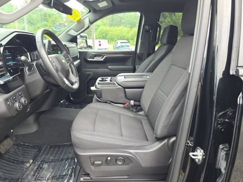 Used 2024 Chevrolet Silverado 1500 LT AWD/4WD image 6