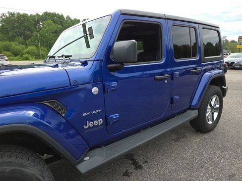 Used 2018 Jeep Wrangler Unlimited Sahara w/ Dual Top Group AWD/4WD image 32