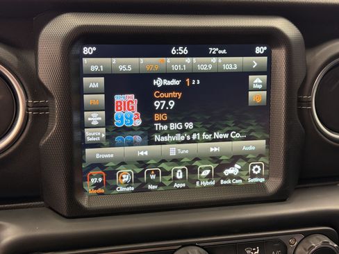 Used 2022 Jeep Wrangler Unlimited Sahara w/ Cold Weather Group AWD/4WD image 20