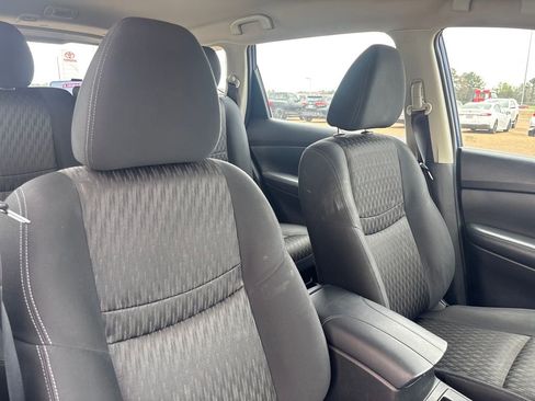 Used 2017 Nissan Rogue S image 16