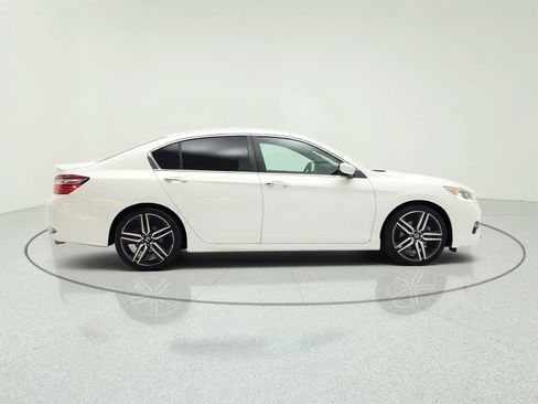 Used 2016 Honda Accord Sport image 4