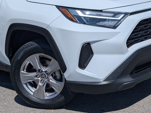 Used 2022 Toyota RAV4 XLE w/ Convenience Package FWD image 10