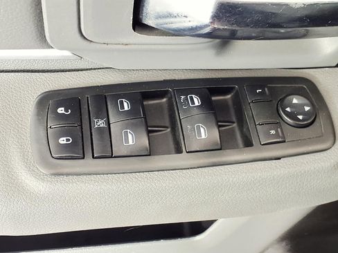 Used 2013 RAM 1500 Classic SLT w/ Premium Display Pkg RWD image 19