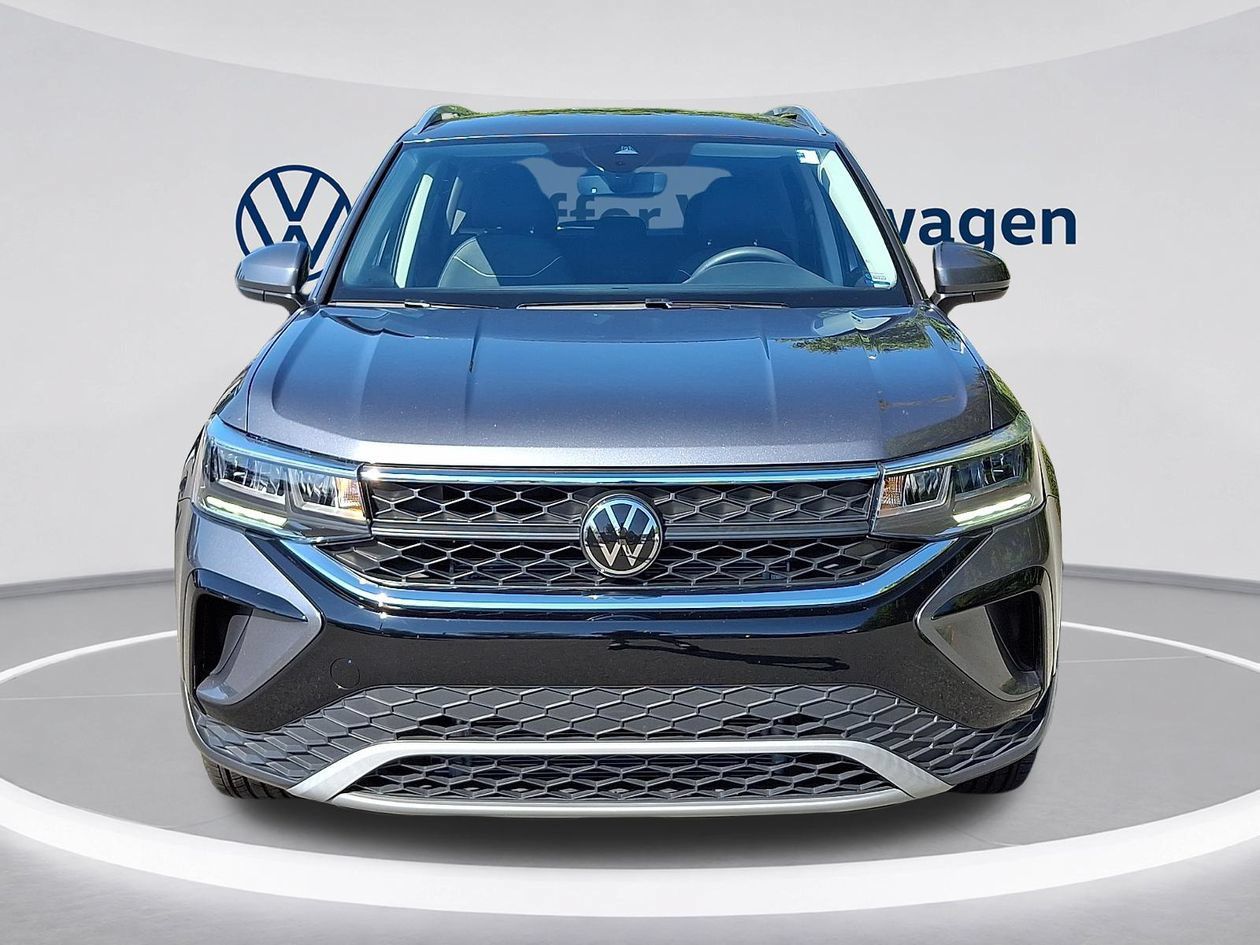 Used 2023 Volkswagen Taos SE FWD image 2