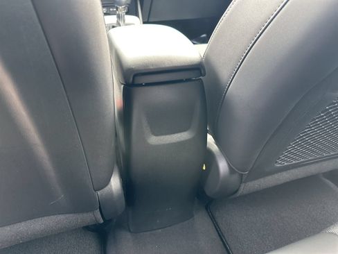 Used 2023 Hyundai Venue Limited FWD image 18