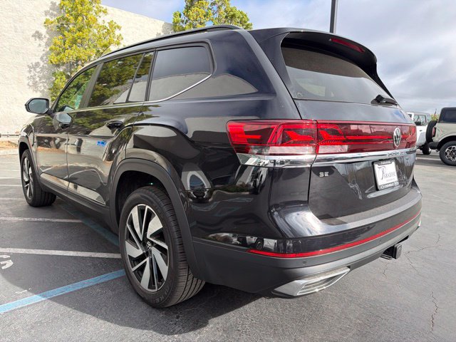 Used 2024 Volkswagen Atlas SE w/ Panoramic Sunroof Package AWD/4WD image 3