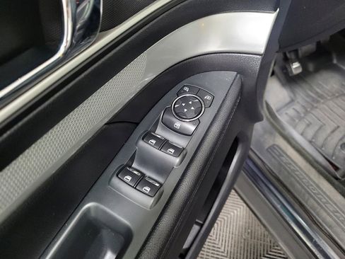 Used 2017 Ford Explorer XLT w/ Equipment Group 202A AWD/4WD image 27