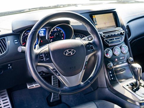 Used 2016 Hyundai Genesis Coupe 3.8 RWD image 15
