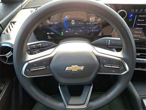 Used 2025 Chevrolet Equinox EV LT image 19