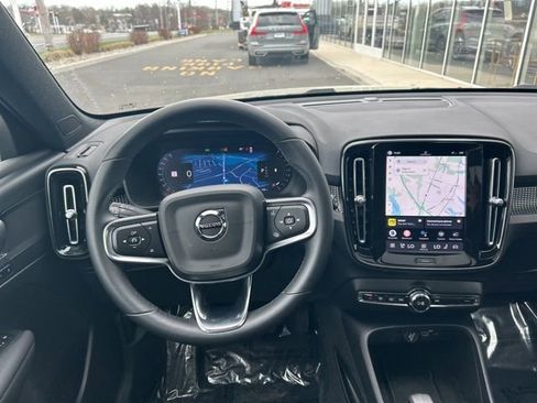 Certified 2025 Volvo XC40 B5 Plus image 17