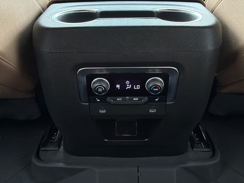 Used 2023 Chevrolet Tahoe Premier AWD/4WD image 17